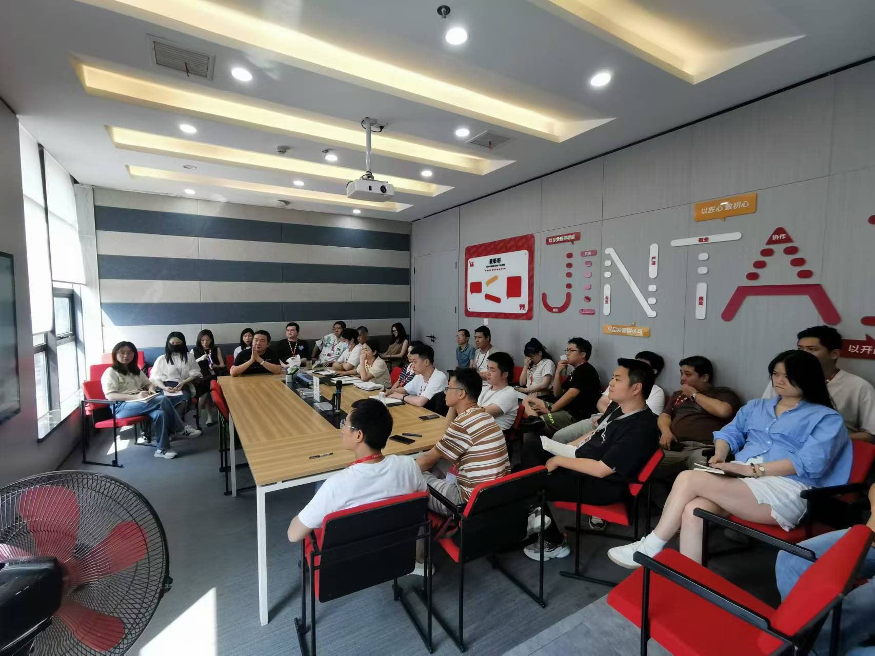 工程資料培訓：打造更專(zhuān)業(yè)高效的公裝團隊(圖2)